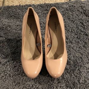 Tan Xhilaration heels